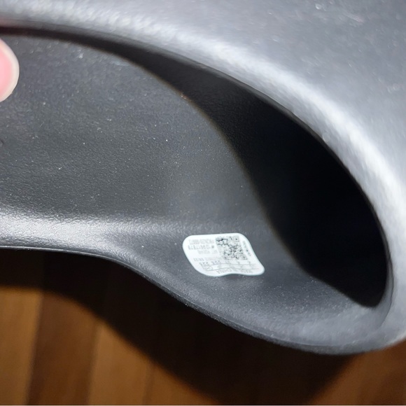 YEEZY SLIDES SIZE 4 - Picture 9 of 10